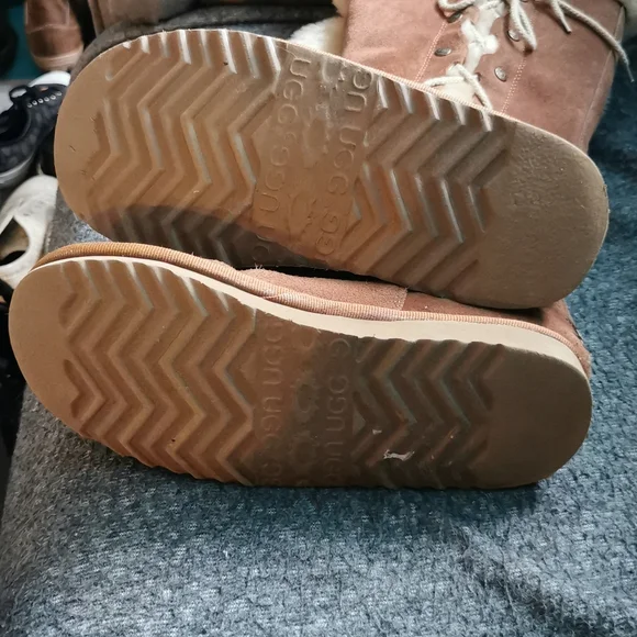 Uggs - Picture 5 of 7